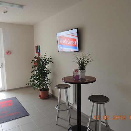 Avia Motel Bisamberg Корнойбург Стая снимка