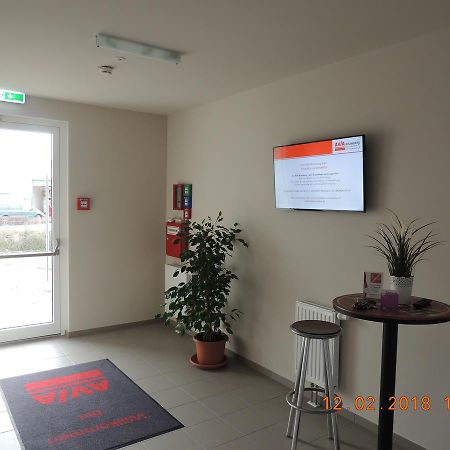 Avia Motel Bisamberg Корнойбург Екстериор снимка