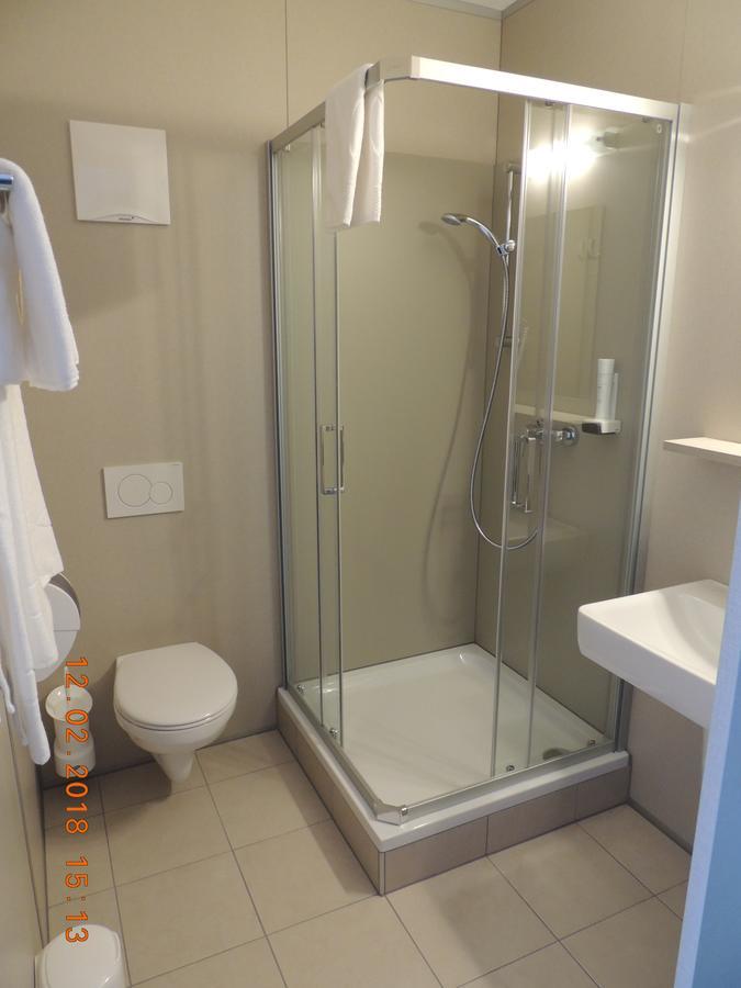 Avia Motel Bisamberg Корнойбург Екстериор снимка