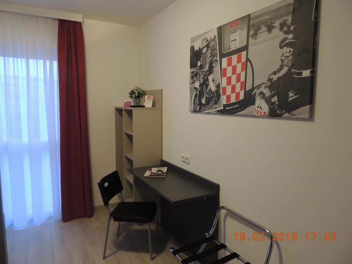 Avia Motel Bisamberg Корнойбург Екстериор снимка