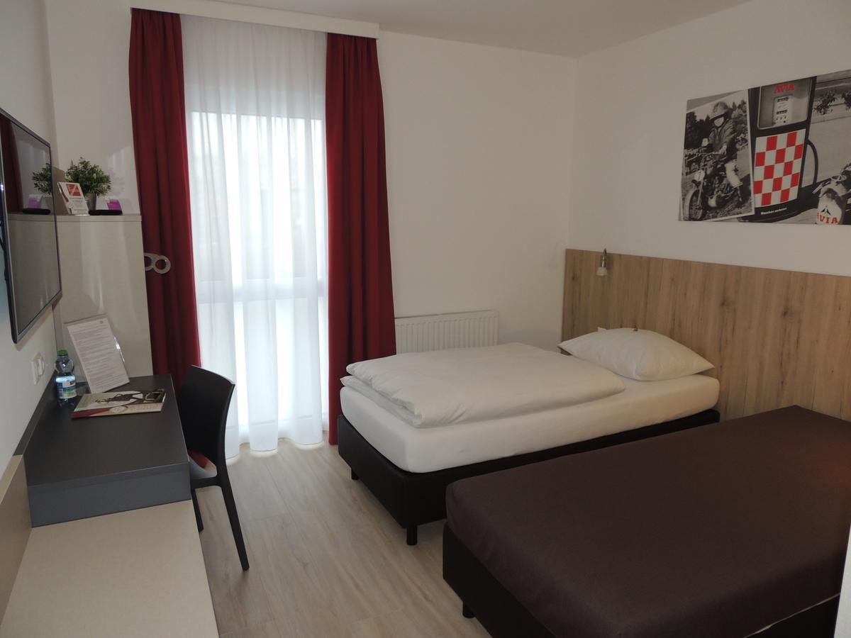 Avia Motel Bisamberg Корнойбург Екстериор снимка