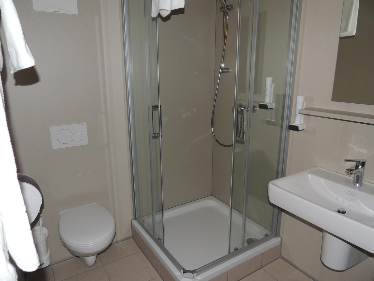 Avia Motel Bisamberg Корнойбург Екстериор снимка