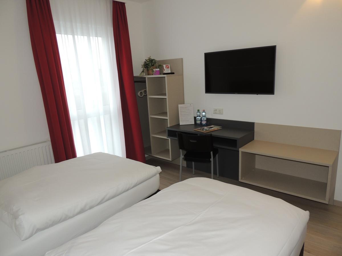 Avia Motel Bisamberg Корнойбург Екстериор снимка