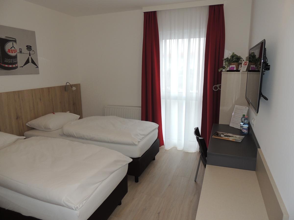 Avia Motel Bisamberg Корнойбург Екстериор снимка