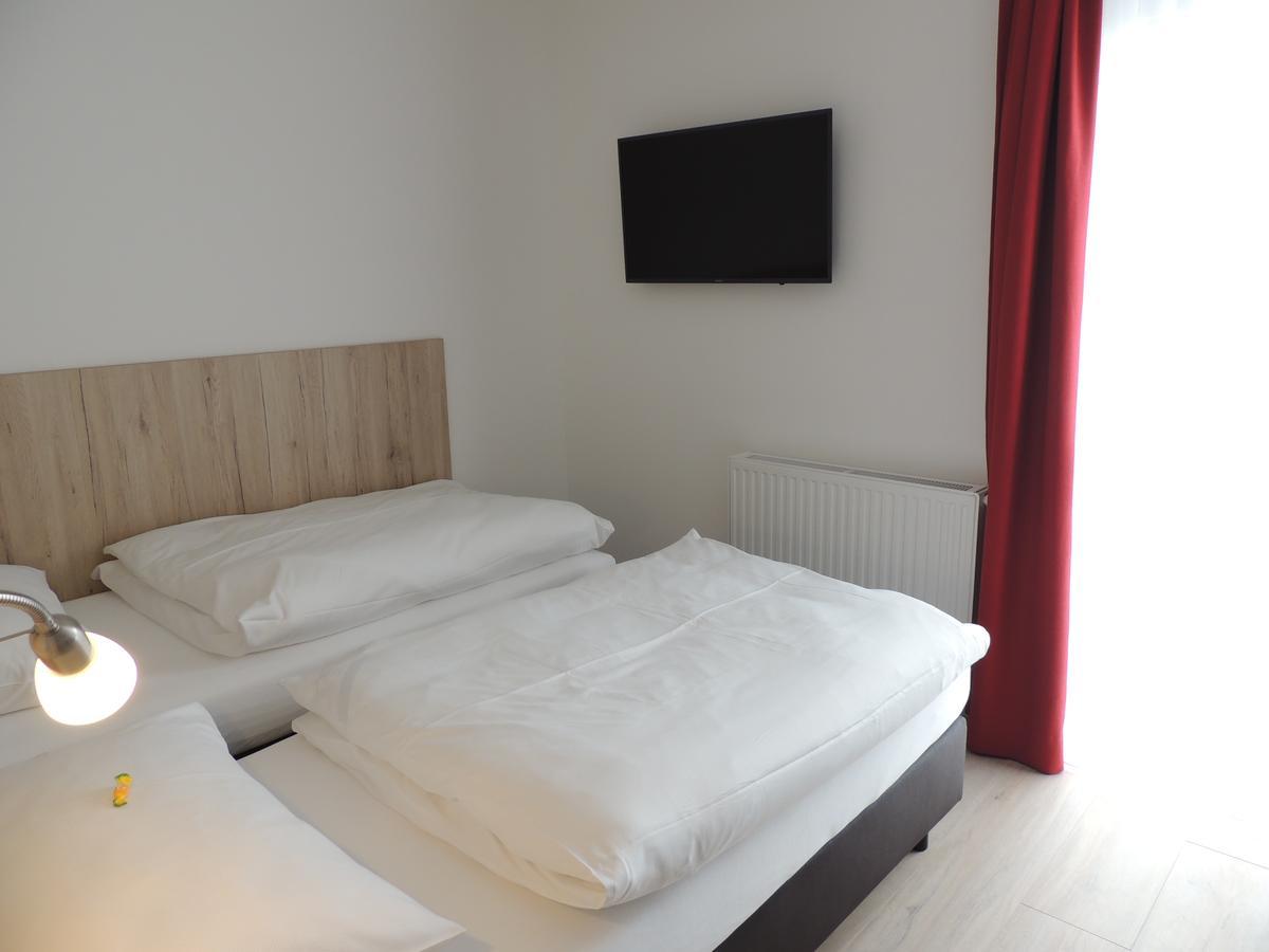 Avia Motel Bisamberg Корнойбург Екстериор снимка