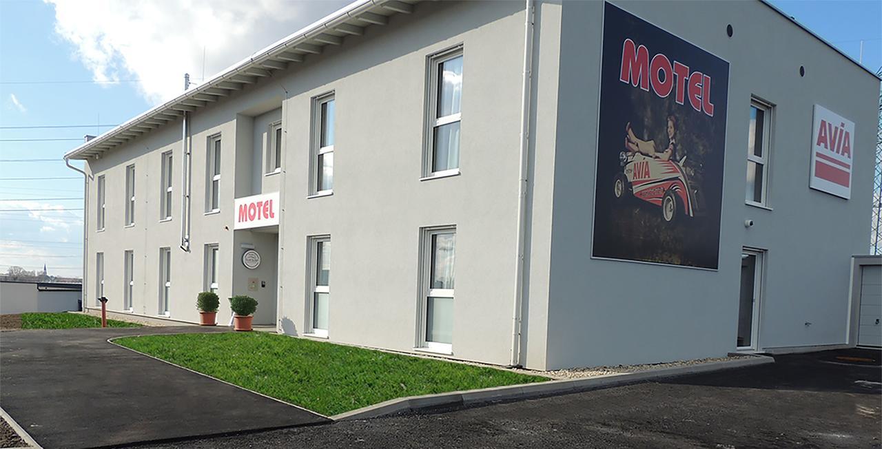 Avia Motel Bisamberg Корнойбург Екстериор снимка